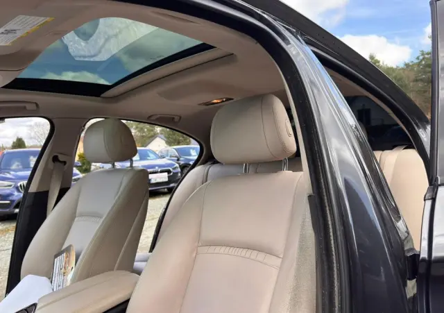 BMW Seria 5 528i xDrive Sport-Aut Luxury Line