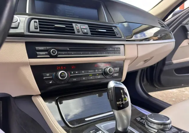 BMW Seria 5 528i xDrive Sport-Aut Luxury Line