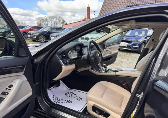 BMW Seria 5 528i xDrive Sport-Aut Luxury Line