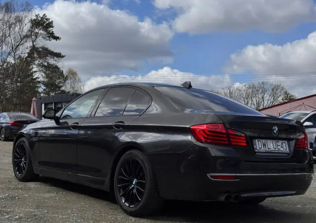 BMW Seria 5 528i xDrive Sport-Aut Luxury Line
