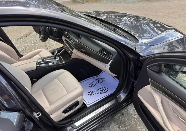 BMW Seria 5 528i xDrive Sport-Aut Luxury Line