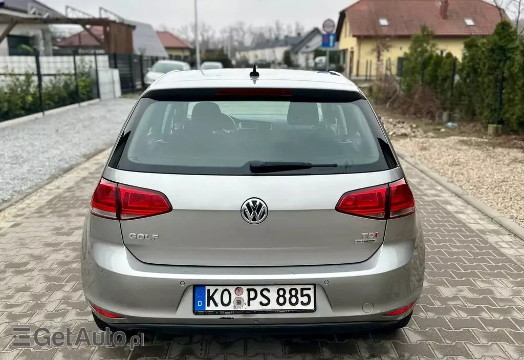 VOLKSWAGEN Golf 