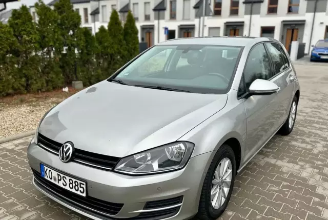 VOLKSWAGEN Golf 