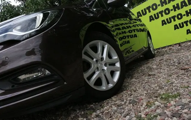 OPEL Astra 1.4 Turbo Edition