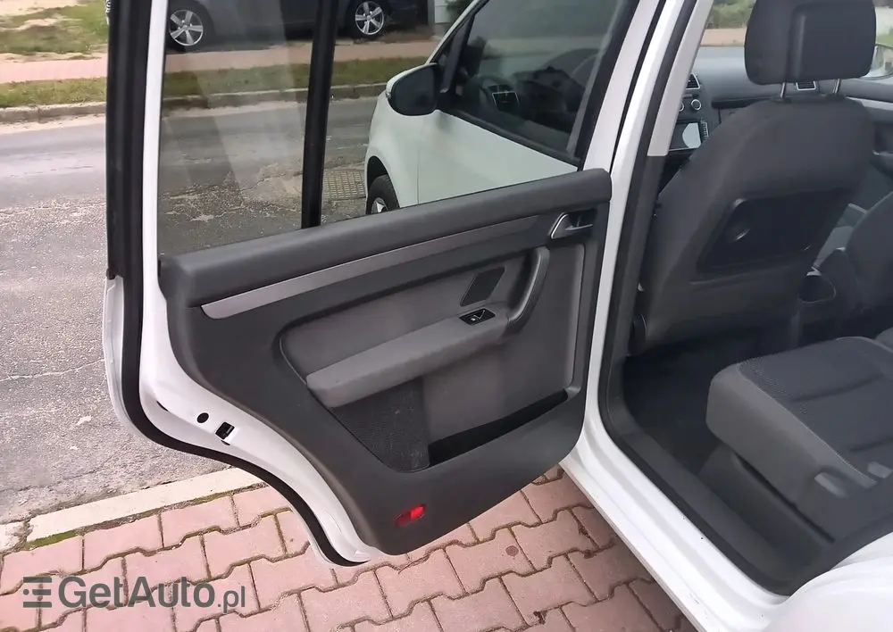 VOLKSWAGEN Touran 2.0 TDI DPF BlueMotion Technology DSG Comfortline