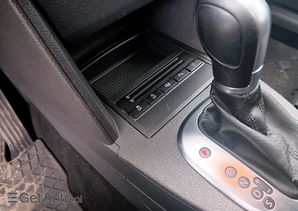 VOLKSWAGEN Touran 2.0 TDI DPF BlueMotion Technology DSG Comfortline