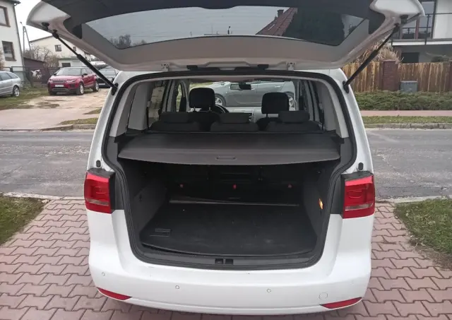 VOLKSWAGEN Touran 2.0 TDI DPF BlueMotion Technology DSG Comfortline