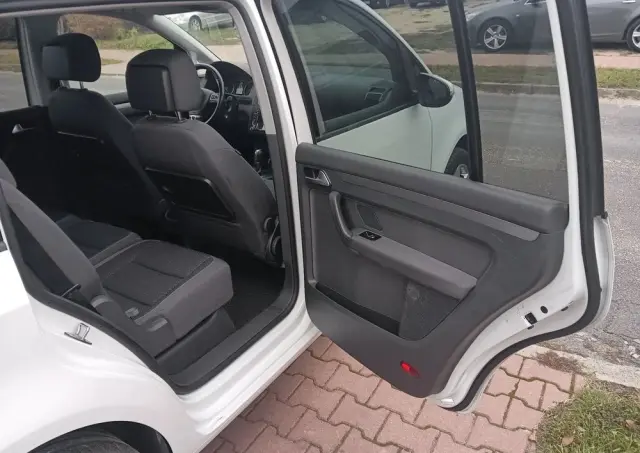 VOLKSWAGEN Touran 2.0 TDI DPF BlueMotion Technology DSG Comfortline