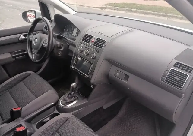 VOLKSWAGEN Touran 2.0 TDI DPF BlueMotion Technology DSG Comfortline