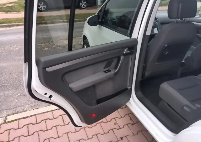 VOLKSWAGEN Touran 2.0 TDI DPF BlueMotion Technology DSG Comfortline