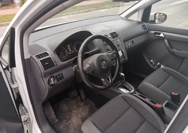 VOLKSWAGEN Touran 2.0 TDI DPF BlueMotion Technology DSG Comfortline