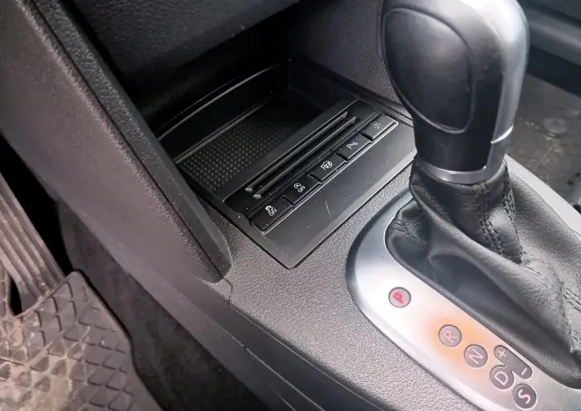 VOLKSWAGEN Touran 2.0 TDI DPF BlueMotion Technology DSG Comfortline