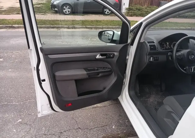 VOLKSWAGEN Touran 2.0 TDI DPF BlueMotion Technology DSG Comfortline