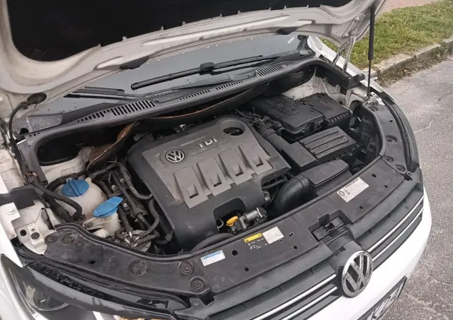 VOLKSWAGEN Touran 2.0 TDI DPF BlueMotion Technology DSG Comfortline