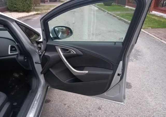 VOLKSWAGEN Touran 2.0 TDI DPF BlueMotion Technology DSG Comfortline