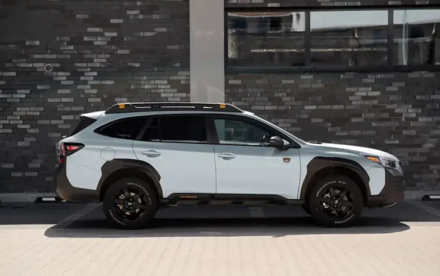 SUBARU Outback 