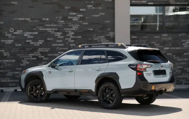 SUBARU Outback 