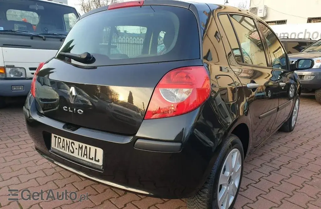 RENAULT Clio 