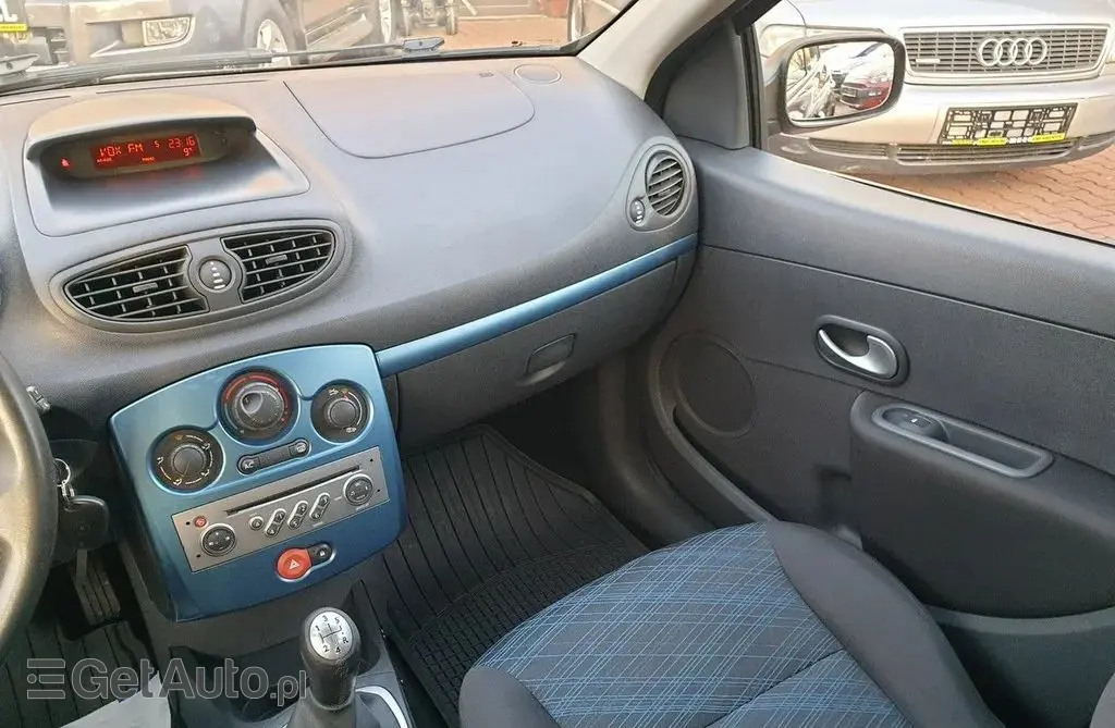 RENAULT Clio 