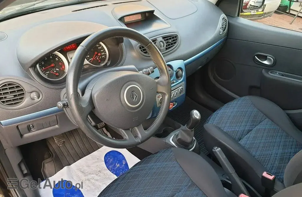 RENAULT Clio 