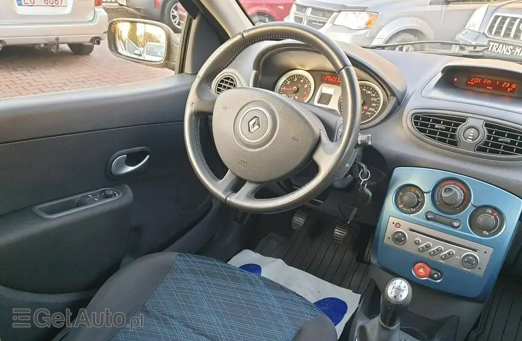 RENAULT Clio 