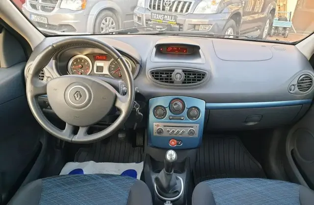 RENAULT Clio 