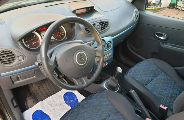 RENAULT Clio 