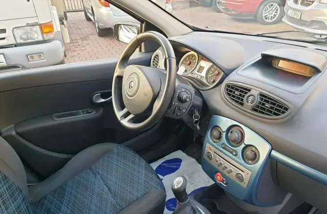 RENAULT Clio 