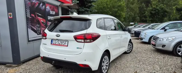KIA Carens 