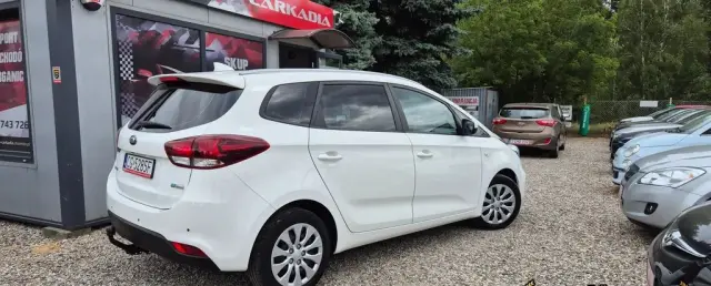 KIA Carens 