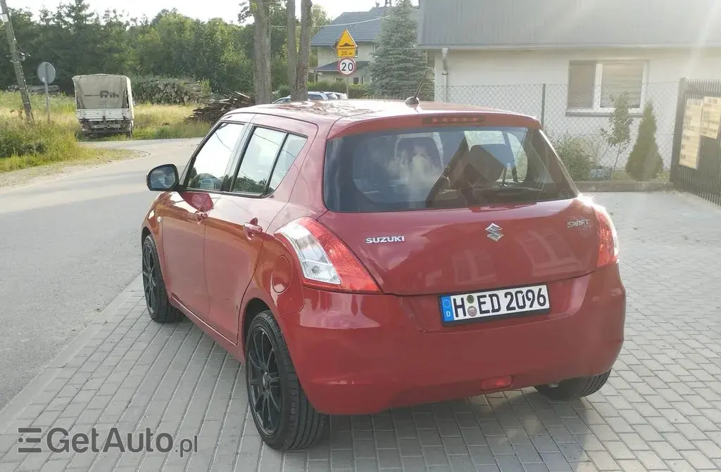 SUZUKI Swift 