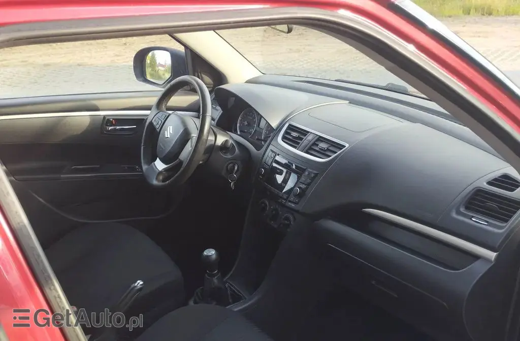SUZUKI Swift 
