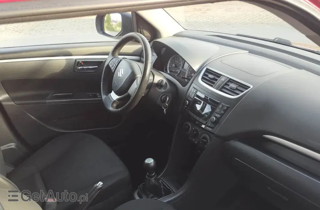 SUZUKI Swift 