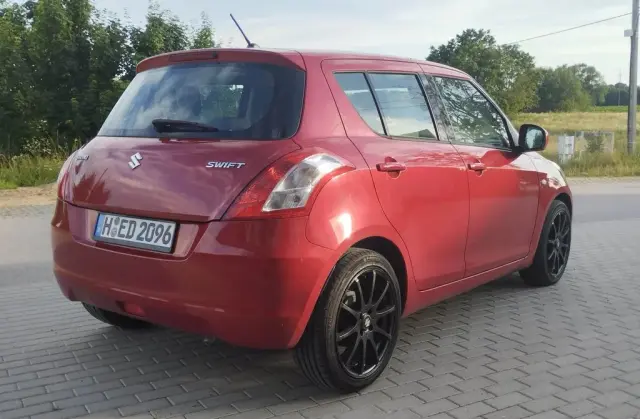 SUZUKI Swift 