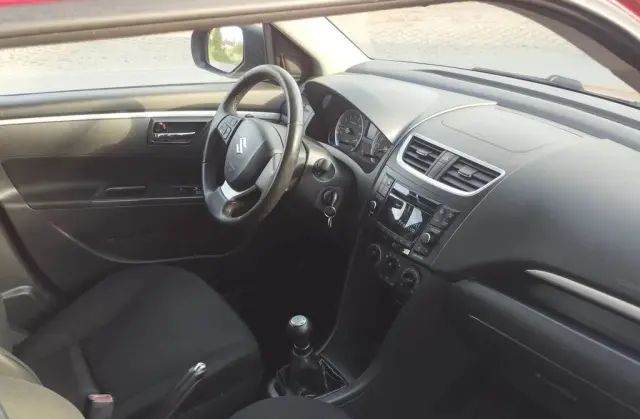 SUZUKI Swift 