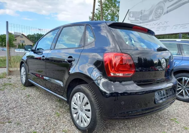 VOLKSWAGEN Polo 