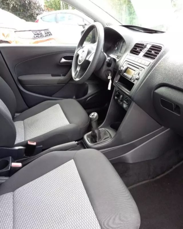 VOLKSWAGEN Polo 