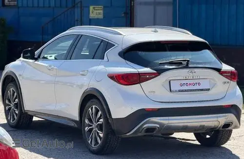 INFINITI Q30 