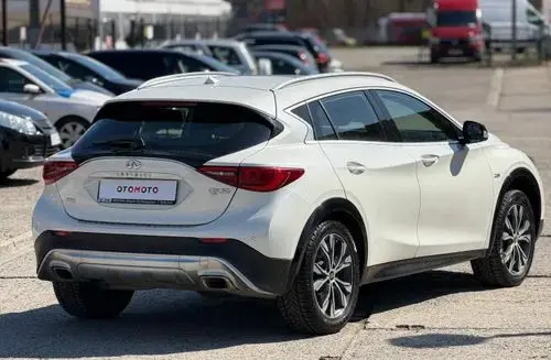 INFINITI Q30 