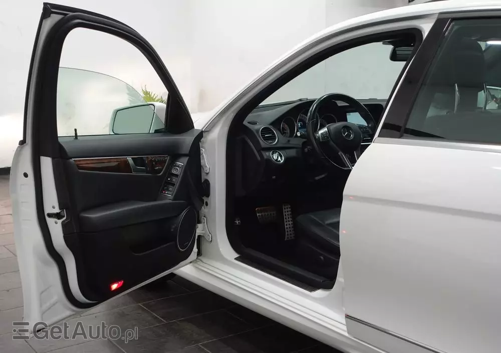 MERCEDES-BENZ Klasa C 250 7G-TRONIC Edition