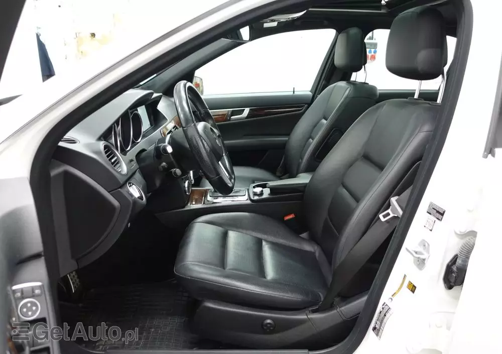 MERCEDES-BENZ Klasa C 250 7G-TRONIC Edition