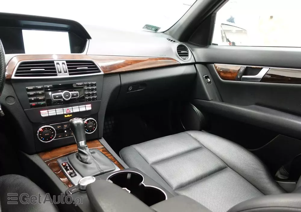 MERCEDES-BENZ Klasa C 250 7G-TRONIC Edition