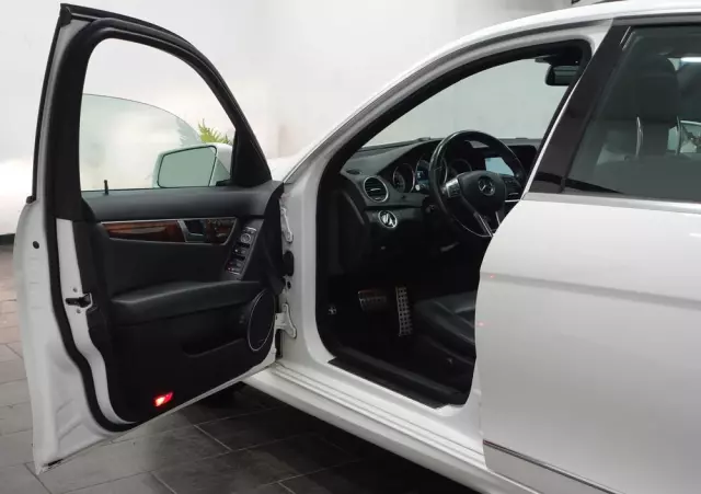 MERCEDES-BENZ Klasa C 250 7G-TRONIC Edition