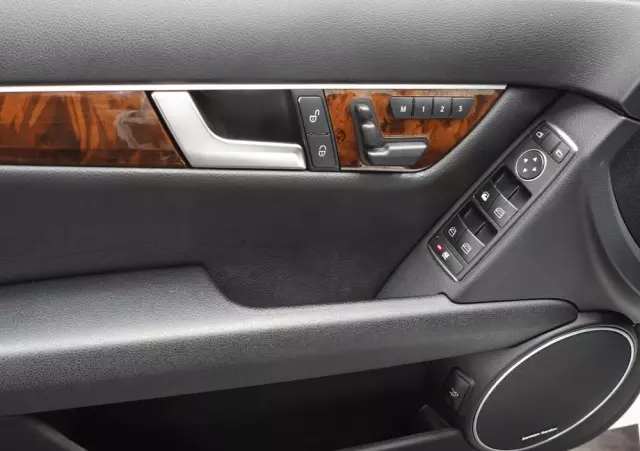 MERCEDES-BENZ Klasa C 250 7G-TRONIC Edition