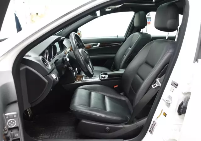 MERCEDES-BENZ Klasa C 250 7G-TRONIC Edition