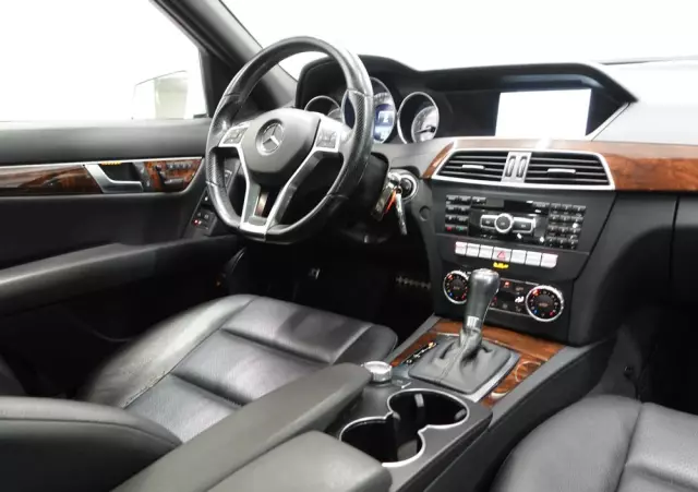 MERCEDES-BENZ Klasa C 250 7G-TRONIC Edition