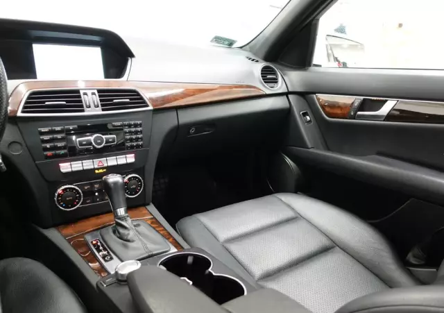 MERCEDES-BENZ Klasa C 250 7G-TRONIC Edition