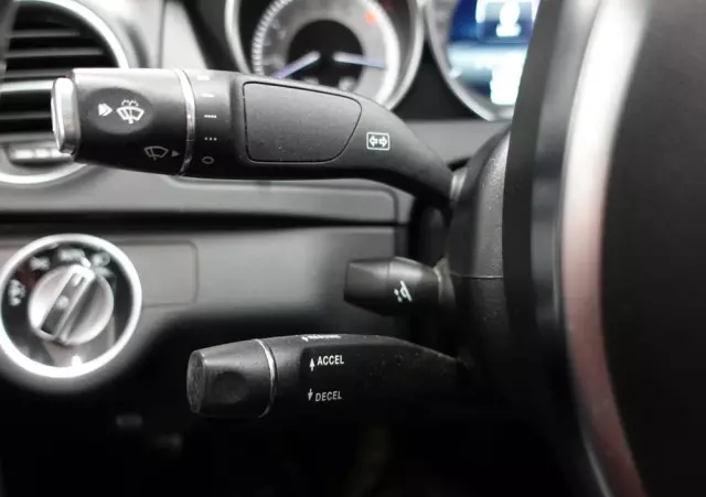 MERCEDES-BENZ Klasa C 250 7G-TRONIC Edition