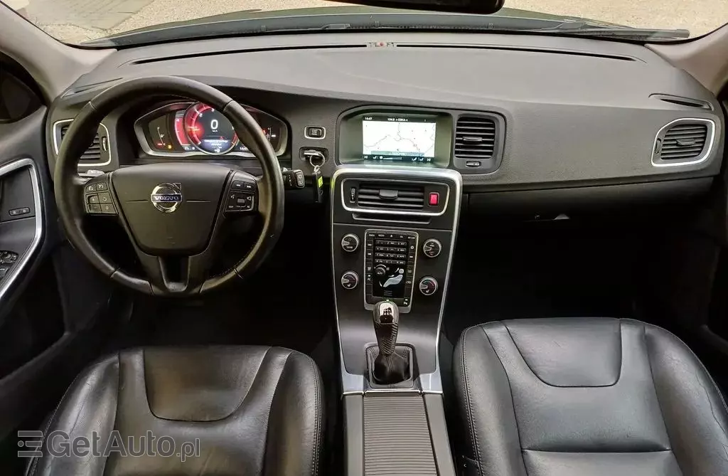 VOLVO V60 