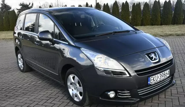 PEUGEOT 5008 